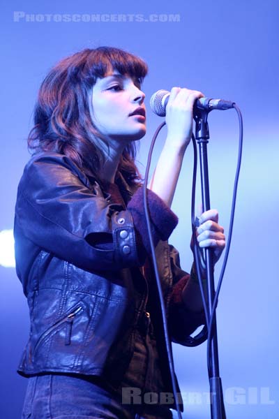 CHVRCHES - 2013-08-25 - SAINT CLOUD - Domaine National - Scene Pression Live - Lauren Eve Mayberry